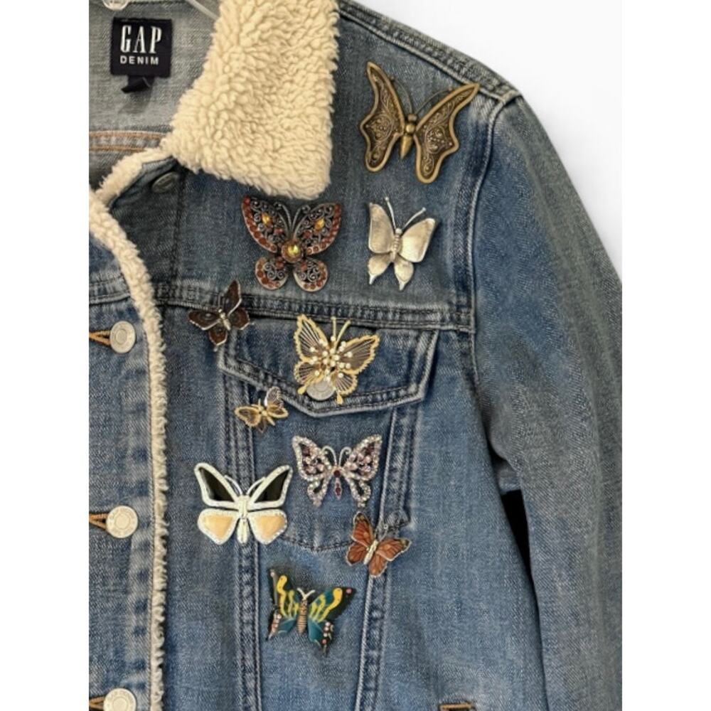 GAP One of a Kind Sherpa Denim Jacket Large Custom Butterfly Brooch Lot Monet - Picture 3 of 8